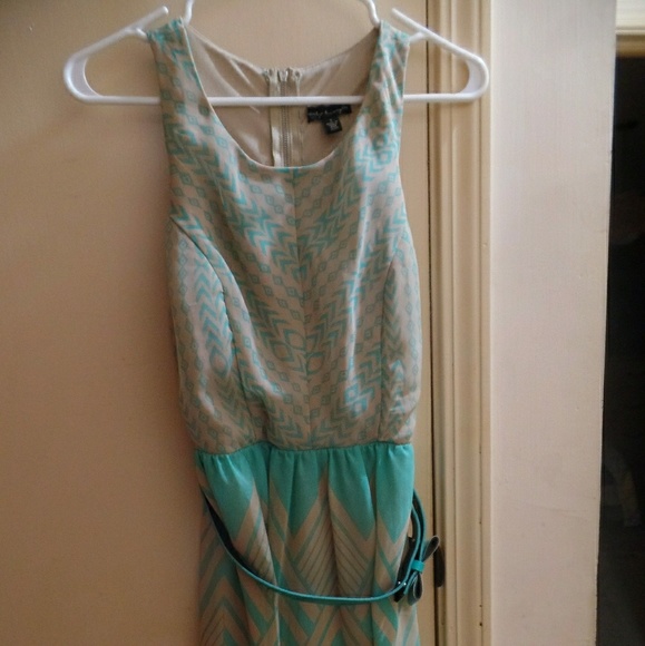 Dress with belt, worn only once. - Picture 1 of 2